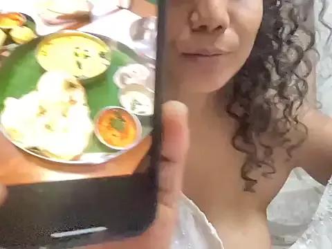 Laaylllaa from StripChat