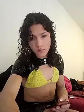 Discover our girls online shows and discover the company of countless livestreamers, with stunning shapes, sex toys and more.