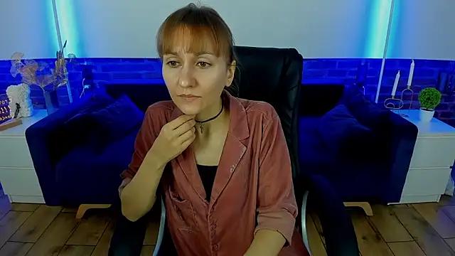 Discover our girls online shows and discover the company of countless livestreamers, with stunning shapes, sex toys and more.