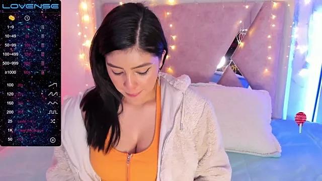 Discover our girls online shows and discover the company of countless livestreamers, with stunning shapes, sex toys and more.