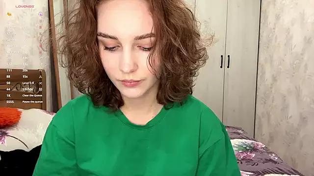 Discover our girls online shows and discover the company of countless livestreamers, with stunning shapes, sex toys and more.