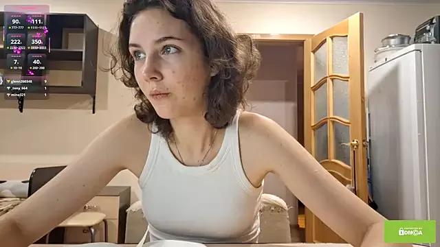 Discover our girls online shows and discover the company of countless livestreamers, with stunning shapes, sex toys and more.