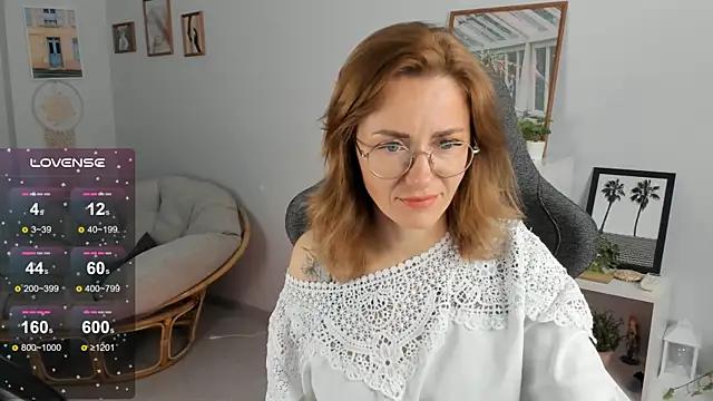 Discover our girls online shows and discover the company of countless livestreamers, with stunning shapes, sex toys and more.