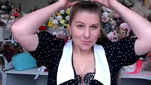 Discover our girls online shows and discover the company of countless livestreamers, with stunning shapes, sex toys and more.