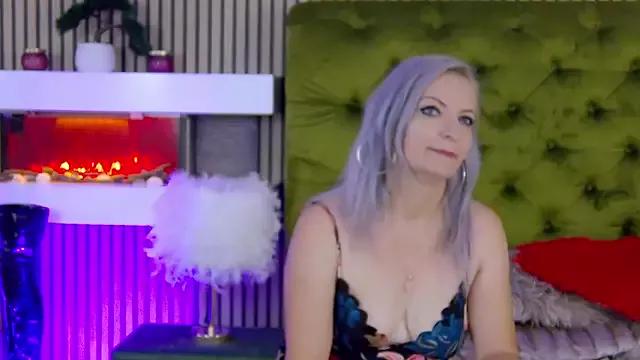 Discover our girls online shows and discover the company of countless livestreamers, with stunning shapes, sex toys and more.