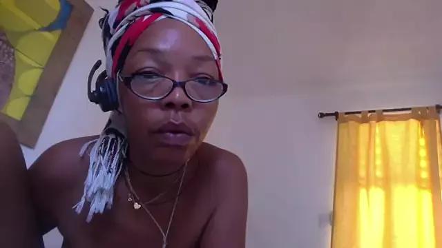 Ladyzee25 from StripChat is Freechat
