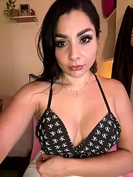 laemmarouse from StripChat is Freechat