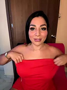 Discover our girls online shows and discover the company of countless livestreamers, with stunning shapes, sex toys and more.