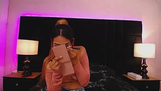 laila_stilwiills from StripChat