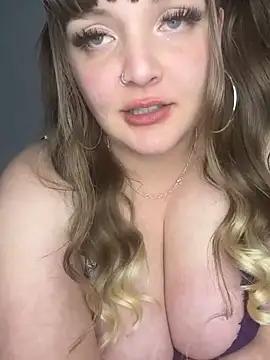 Discover our girls online shows and discover the company of countless livestreamers, with stunning shapes, sex toys and more.