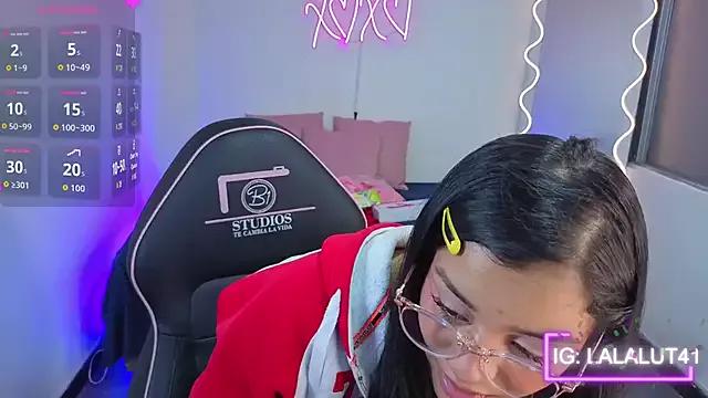 Lalalutsy_tay from StripChat