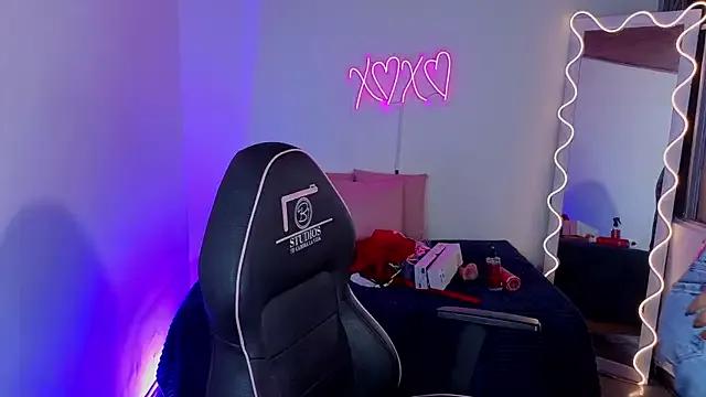 Lalalutsy_tay from StripChat