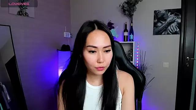 Discover our girls online shows and discover the company of countless livestreamers, with stunning shapes, sex toys and more.