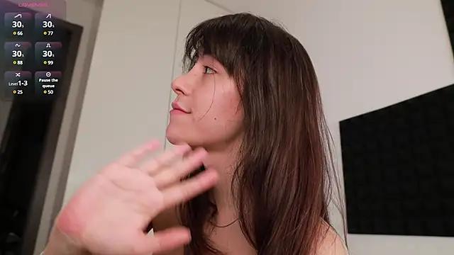 Discover our girls online shows and discover the company of countless livestreamers, with stunning shapes, sex toys and more.