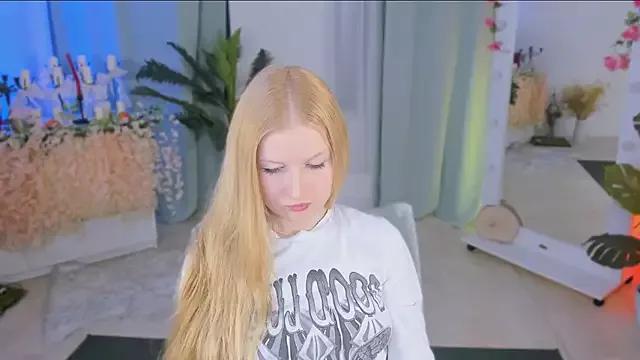 Laly_Peach from StripChat