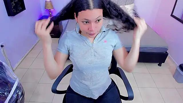 Discover our girls online shows and discover the company of countless livestreamers, with stunning shapes, sex toys and more.