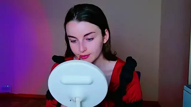 Discover our girls online shows and discover the company of countless livestreamers, with stunning shapes, sex toys and more.