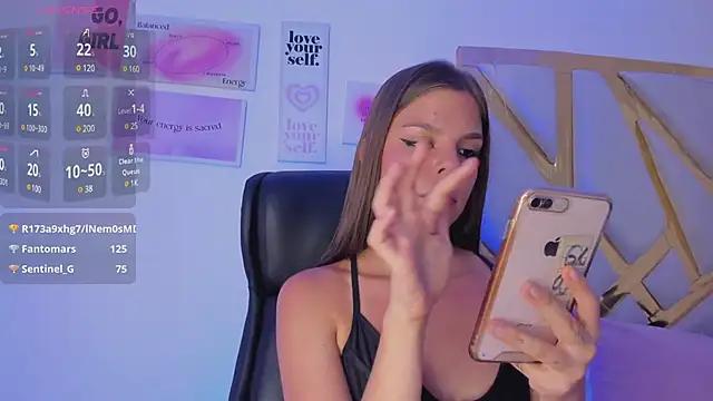 Discover our girls online shows and discover the company of countless livestreamers, with stunning shapes, sex toys and more.