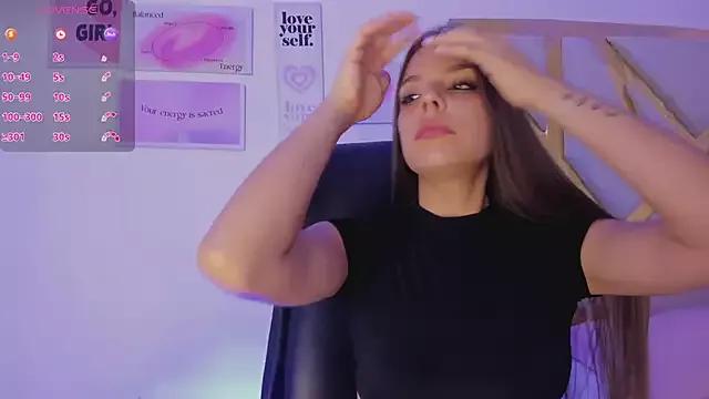 Discover our girls online shows and discover the company of countless livestreamers, with stunning shapes, sex toys and more.