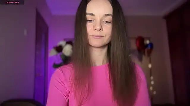 Discover our girls online shows and discover the company of countless livestreamers, with stunning shapes, sex toys and more.