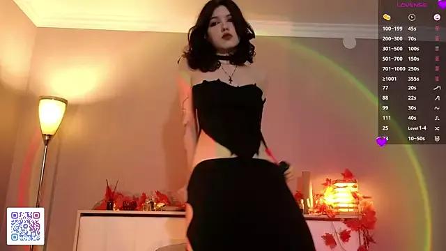 Discover our girls online shows and discover the company of countless livestreamers, with stunning shapes, sex toys and more.