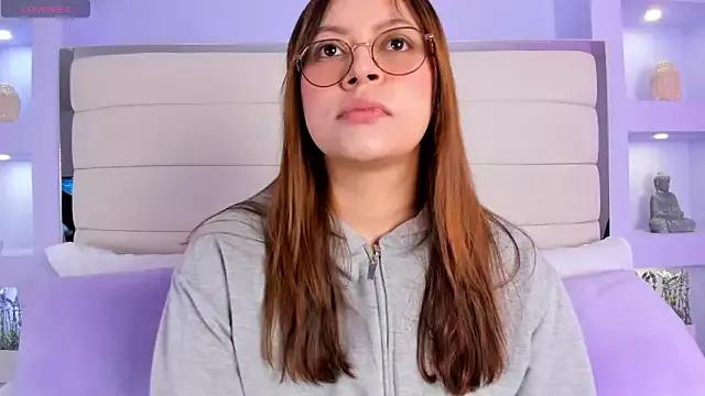 Lanna18 from StripChat