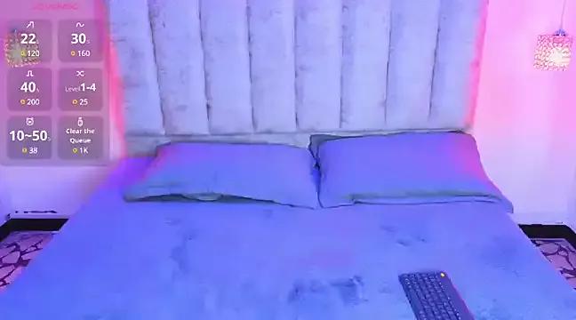 Discover our girls online shows and discover the company of countless livestreamers, with stunning shapes, sex toys and more.