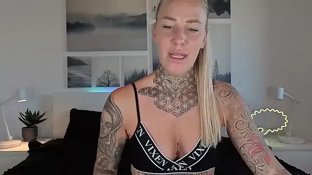 Lara-CumKitten from StripChat