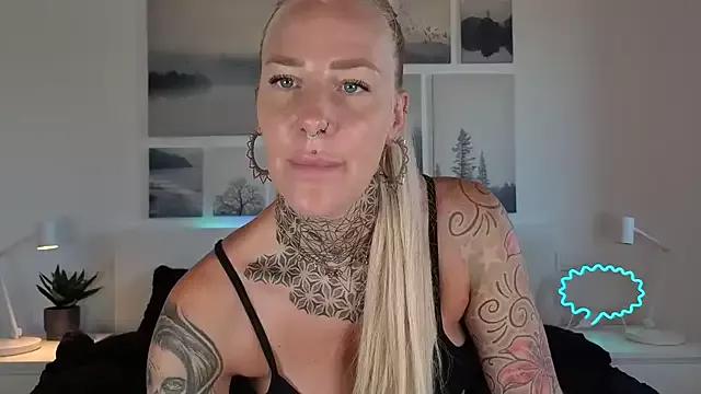 Lara-CumKitten from StripChat