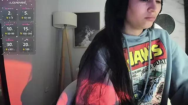 Discover our girls online shows and discover the company of countless livestreamers, with stunning shapes, sex toys and more.