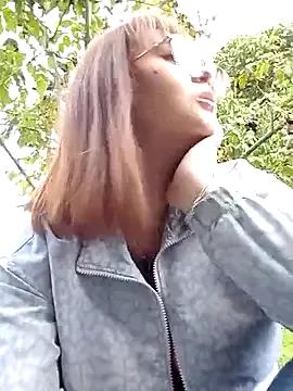 lara_moon25 from StripChat
