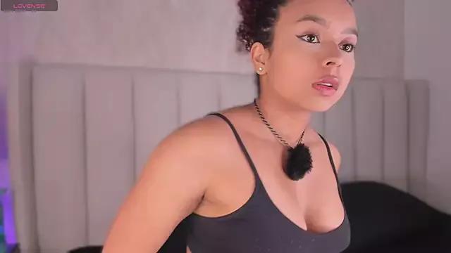 Photos of LaraCurls from StripChat is Freechat