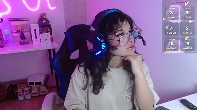 Discover our girls online shows and discover the company of countless livestreamers, with stunning shapes, sex toys and more.
