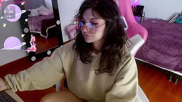 larah_uwu from StripChat
