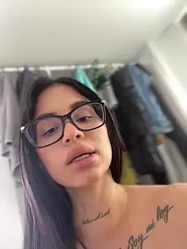 LaraHenao from StripChat
