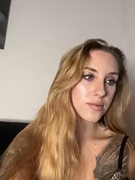 LaraHorneyy from StripChat is Freechat