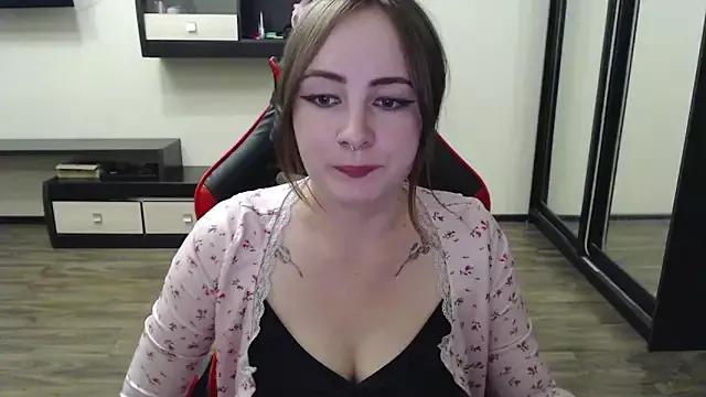 Discover our girls online shows and discover the company of countless livestreamers, with stunning shapes, sex toys and more.