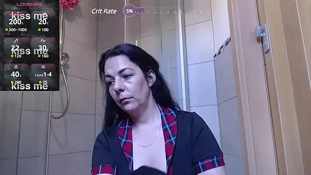Discover our girls online shows and discover the company of countless livestreamers, with stunning shapes, sex toys and more.