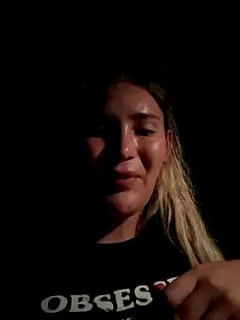 larasexy35 from StripChat is Freechat