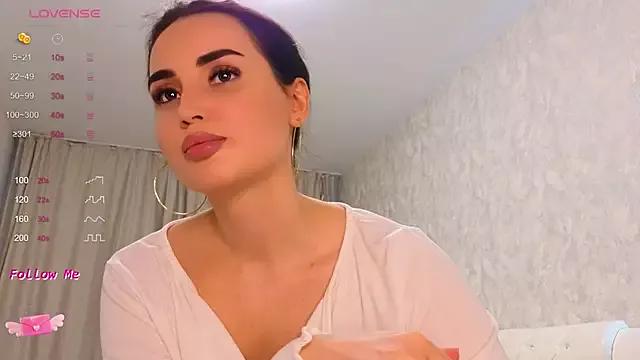 LaraSkinny from StripChat