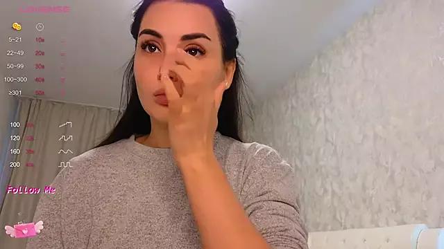 LaraSkinny from StripChat