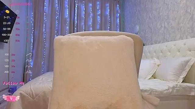 LaraSkinny from StripChat
