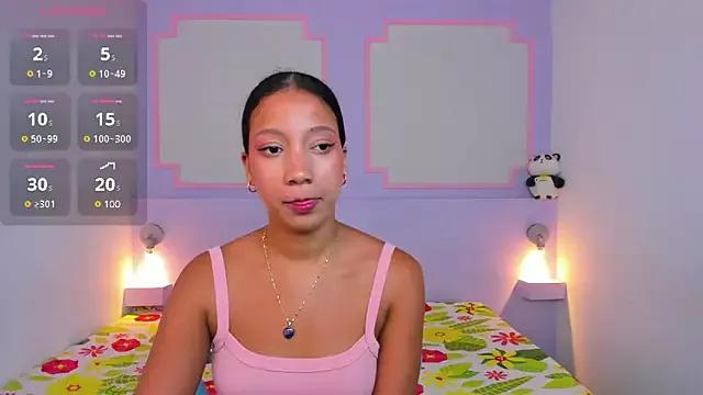 Discover our girls online shows and discover the company of countless livestreamers, with stunning shapes, sex toys and more.
