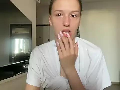Discover our girls online shows and discover the company of countless livestreamers, with stunning shapes, sex toys and more.