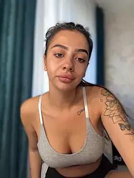 Discover our girls online shows and discover the company of countless livestreamers, with stunning shapes, sex toys and more.