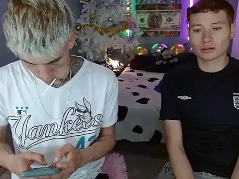 Discover our girls online shows and discover the company of countless livestreamers, with stunning shapes, sex toys and more.