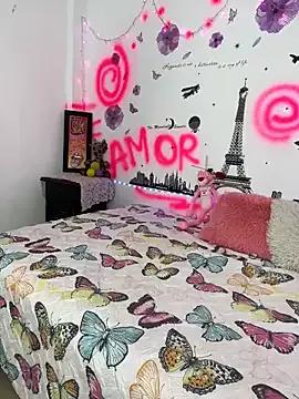 Discover our girls online shows and discover the company of countless livestreamers, with stunning shapes, sex toys and more.