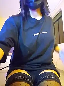 Discover our girls online shows and discover the company of countless livestreamers, with stunning shapes, sex toys and more.