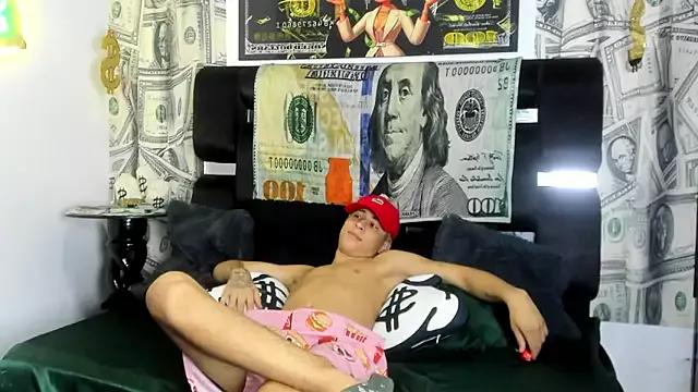 Latin_whites0 from StripChat is Freechat