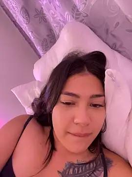 Discover our girls online shows and discover the company of countless livestreamers, with stunning shapes, sex toys and more.